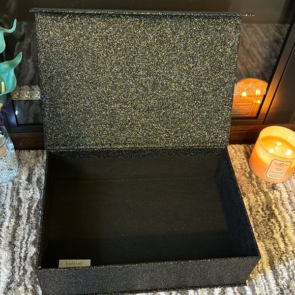 Multicolored, sparkly storage/gift bow with magnetic closure! 14.5” x 10” x 4.5” - Picture 5 of 7